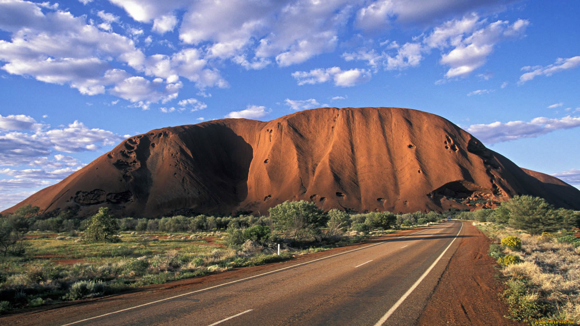 Immerse Yourself in the Magic of Uluru with a 2-Day Tour