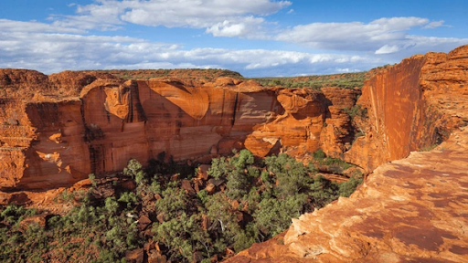 Discover the Majestic Kings Canyon and Uluru